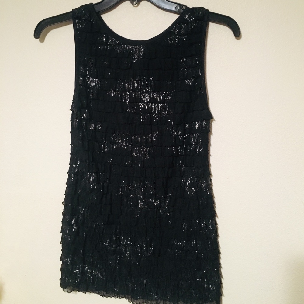 Karen Kane Ruffle Metallic & Blk sleeveless blouse